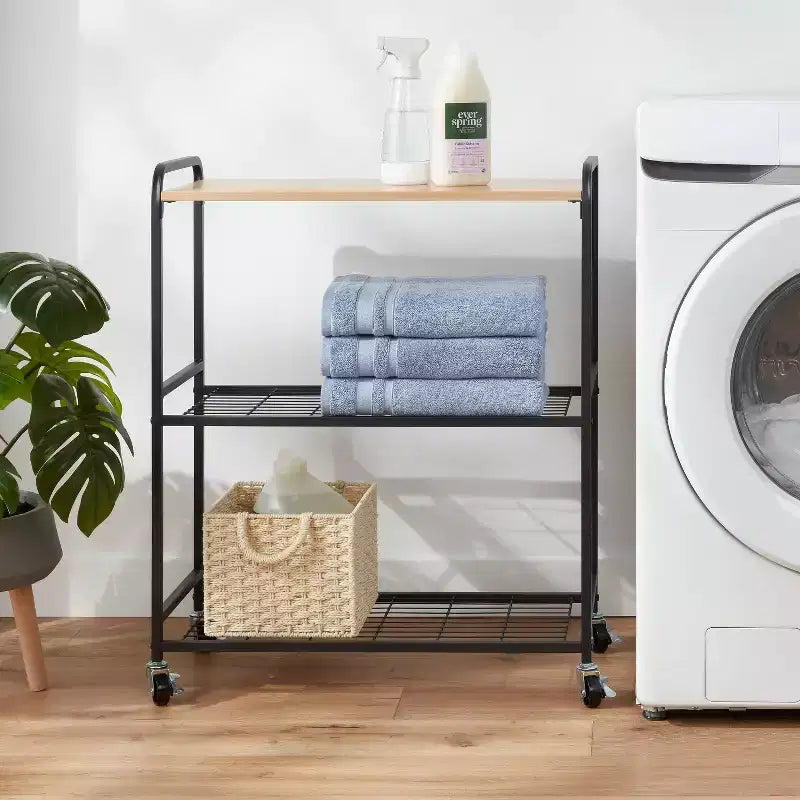 Carrito de almacenamiento – Estructura de metal negro con estantes de madera natural