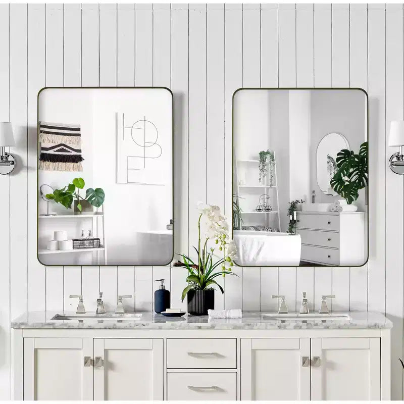 Espejo de Baño Rectangular Minimalista – Marco Metálico, Esquina Curva, Espejo de Tocador de Pared