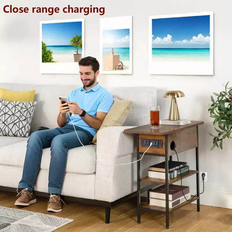 Mesita de noche con estación de carga, puertos USB y enchufes, mesa auxiliar de 3 niveles con estantes de almacenamiento y gabinete para sala de estar, dormitorio