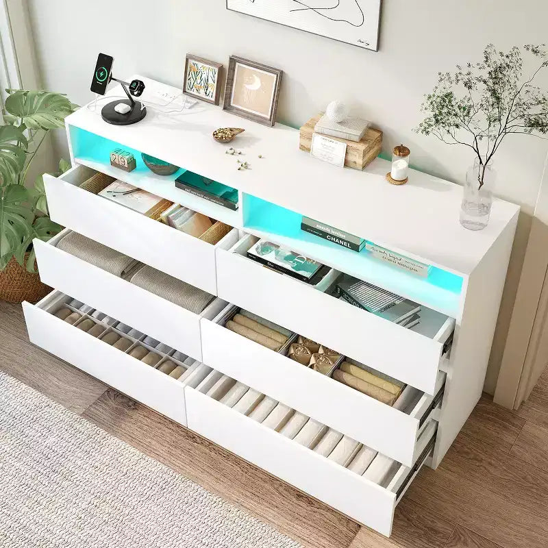 Tocador moderno de 6 cajones con tomas de corriente y luces LED, mueble de almacenamiento ancho con estantes abiertos, dormitorio, sala de estar