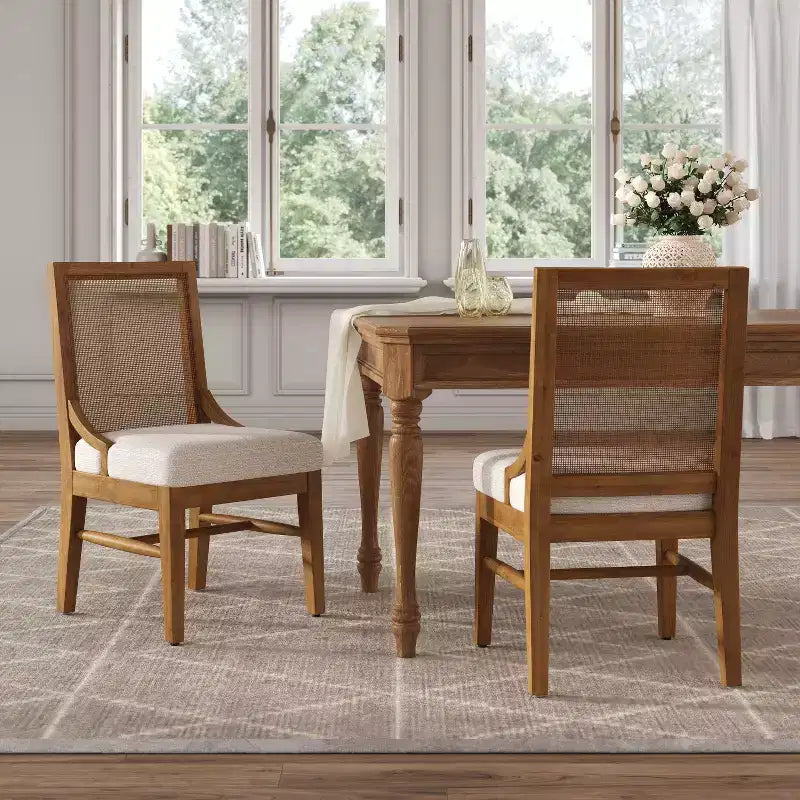 Sillas de comedor tapizadas de madera de caucho con respaldo de ratán – Juego de 2