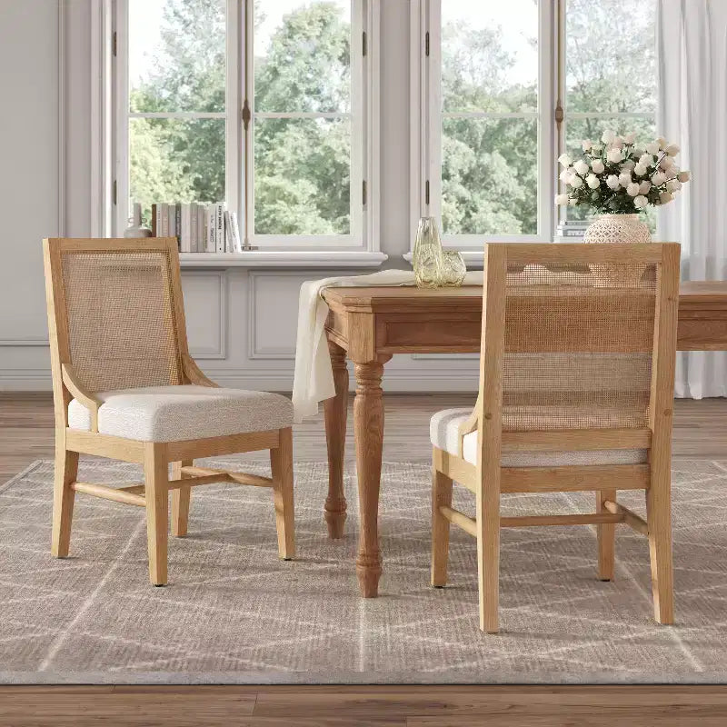 Sillas de comedor tapizadas de madera de caucho con respaldo de ratán – Juego de 2